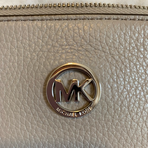 Like New, Michael Kors, Gray pebbled leather wristlet. Pristine condition!! - Picture 4 of 7
